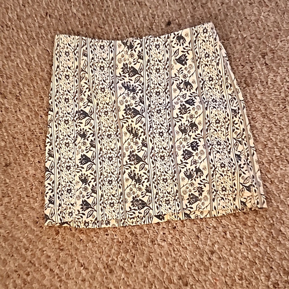 Free People floral mimi skirt. Size 4.